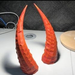 دکوری طرح شاخ شیطانی Devil horns