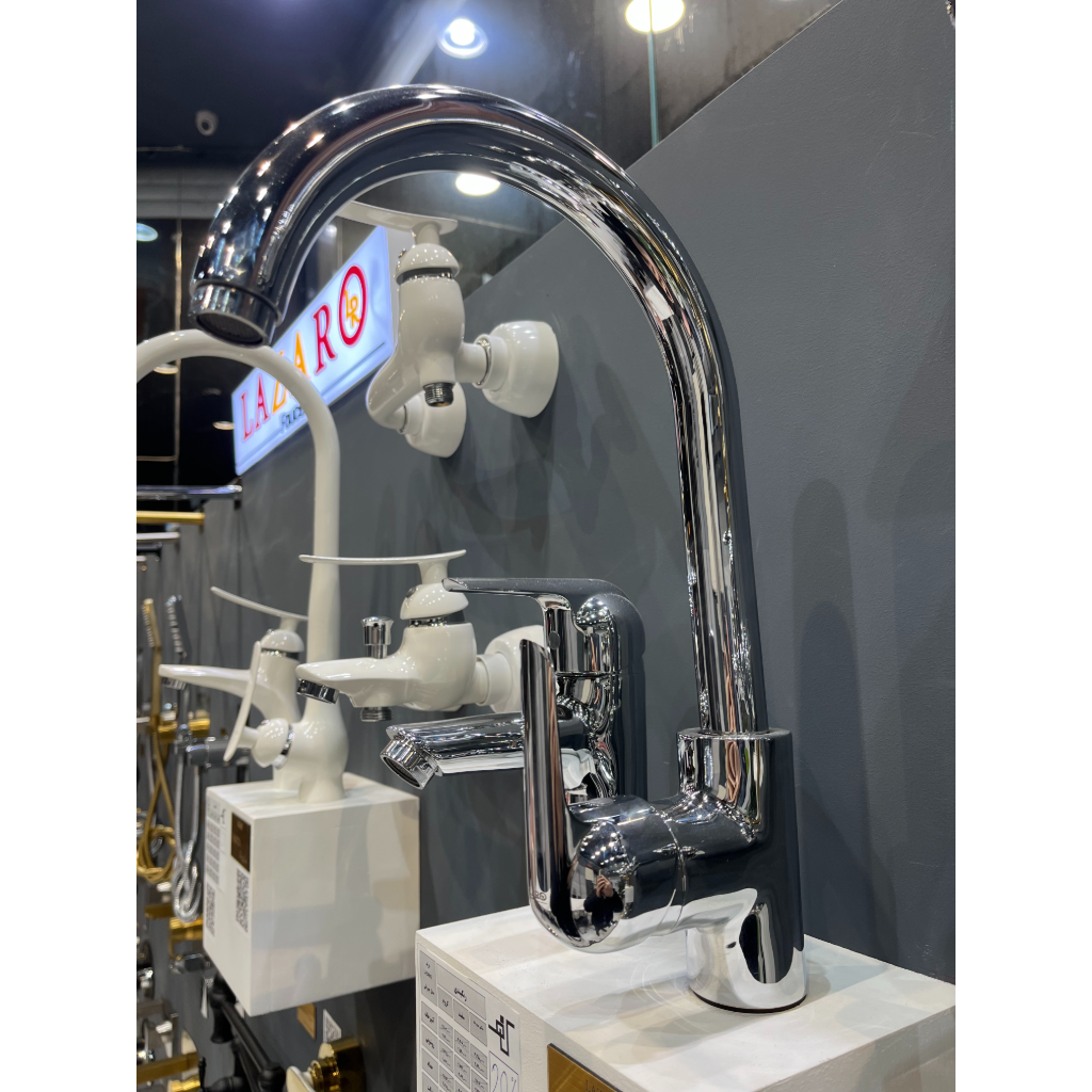 شیر آشپزخانه لازارو مدل جیوانی در رنگ بندی کروم مشکی سفید