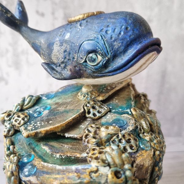 جاعودی آبشاری طرح نهنگ با پایه طبیعی چوبی