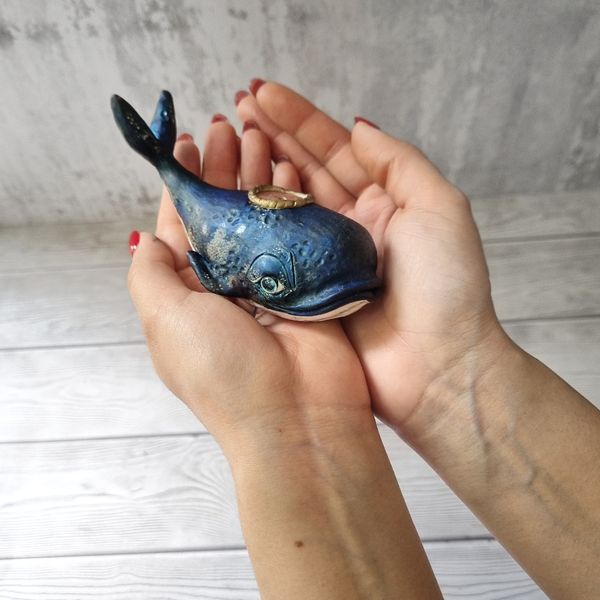 جاعودی آبشاری طرح نهنگ با پایه طبیعی چوبی