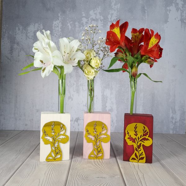 گلدان چوبی طرح دختر