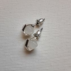 گوشواره میخی فضایی