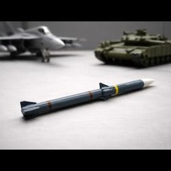 AIM-120 AMRAAM - مدل موشک و قلم