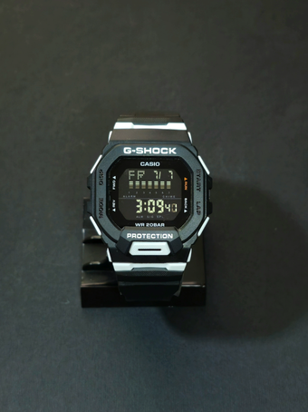 ساعت مچی دیجیتال GBD مشکی سفید1