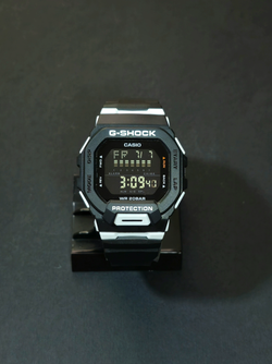 ساعت مچی دیجیتال GBD مشکی سفید1