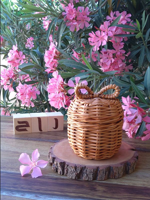 باکس پاپیون‌دار کوچک حصیری استودیو راح