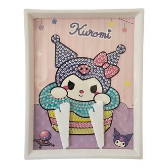 نقاشی الماسی تابلویی طرح کورومی داخل کیک با قاب سفید💜💜💜