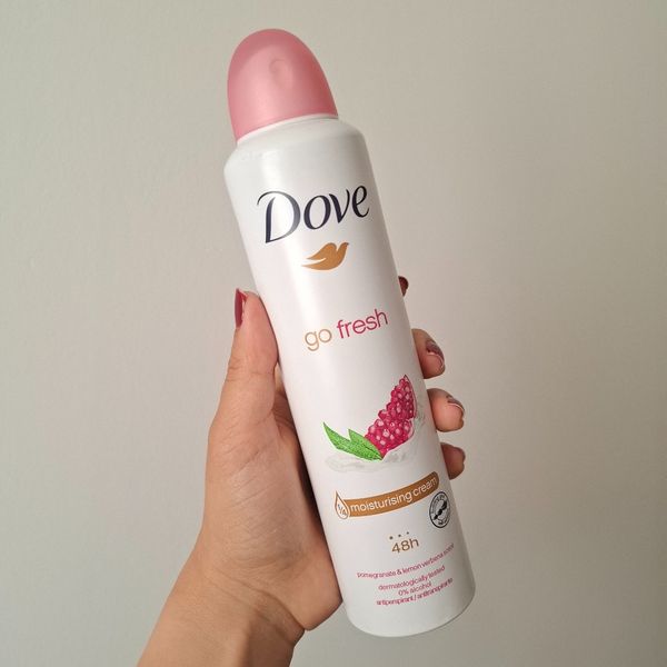 اسپری ضد تعریق داو Dove رایحه انار و وربنا لیمویی