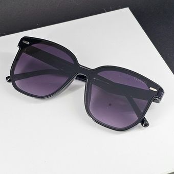 عینک آفتابی دخترانه رنگ مشکی برند میومیو مدل 3037