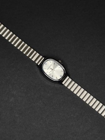 ساعت مچی زنانه بیضی صفحه سفید