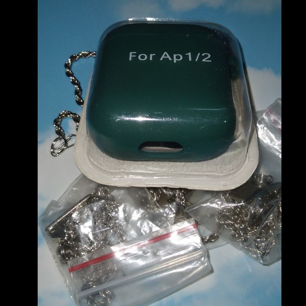 کاور ایرپاد سیلیکونی Airpod 1/2 به همراه آویز و زنجیر رنگ سبز