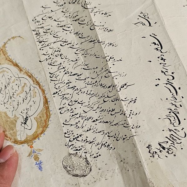 سند مصالحه ارث با امضا جلال الدوله شاهزاده قاجاری وتذهیب اب طلا سال1307 هجری قمری
