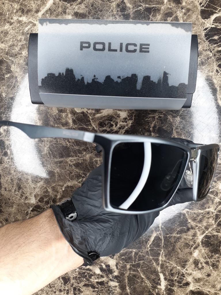عینک آفتابی مردانه پلیس - فریم نقره‌ای مات فلزی با لنز تیره   Police Men's Sunglasses - Matte Silver