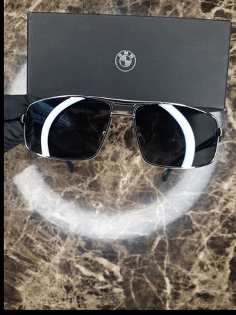 عینک آفتابی مردانه بی‌ام‌و  اصل - فریم مشکی با accents نقره‌ای و لنز تیره   BMW Men's Sunglasses -