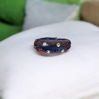 انگشتر رزینی آبی با نگینهای رنگی کد P192