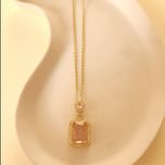 گردنبند مه صورتی