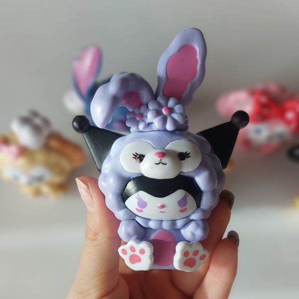 فیگور سانریو با لباس پشمی