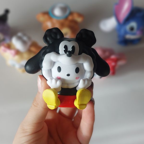 فیگور سانریو با لباس پشمی