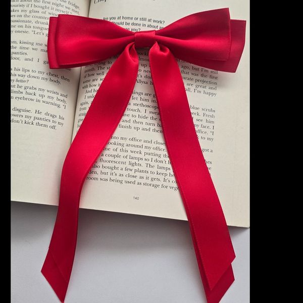 گیره انبری ساتنی دنباله دار قرمز