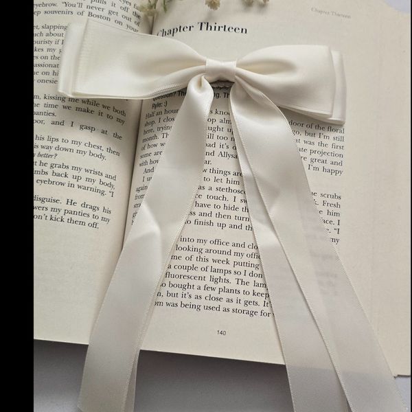 گیره انبری ساتنی دنباله دار سفید و مشکی