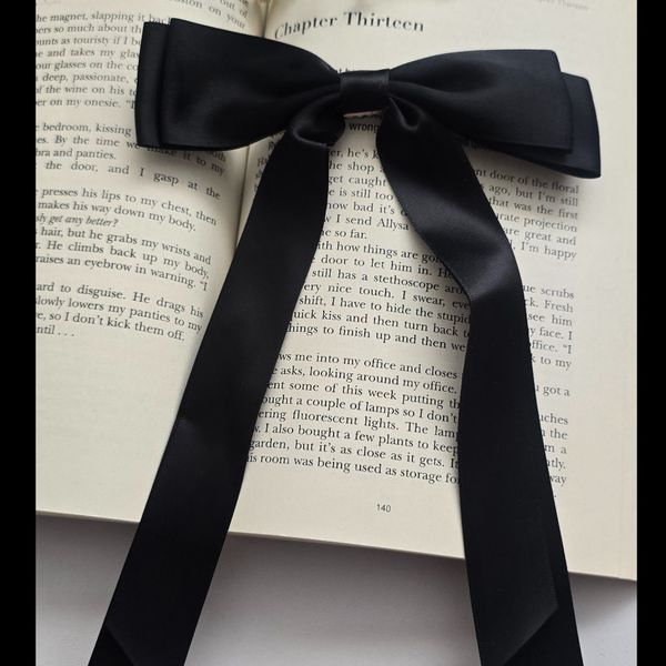 گیره انبری ساتنی دنباله دار سفید و مشکی