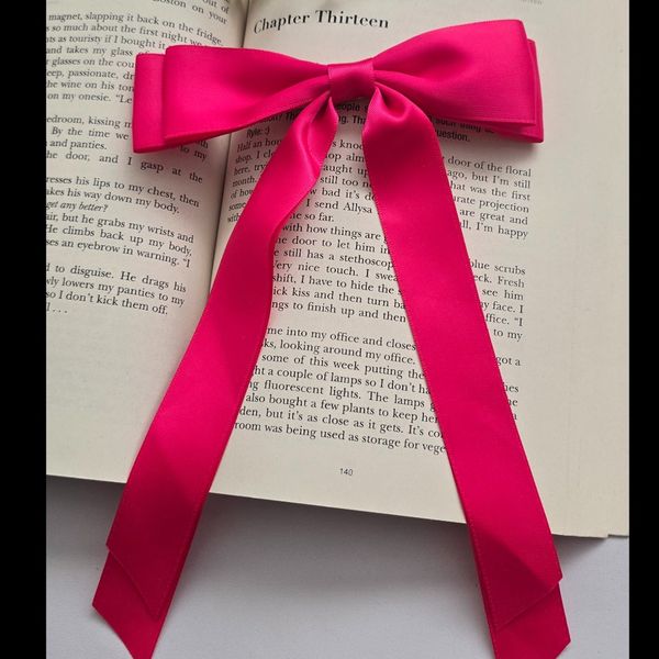 گیره انبری ساتنی دنباله دار سرخابی