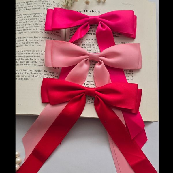 گیره انبری ساتنی دنباله دار قرمز