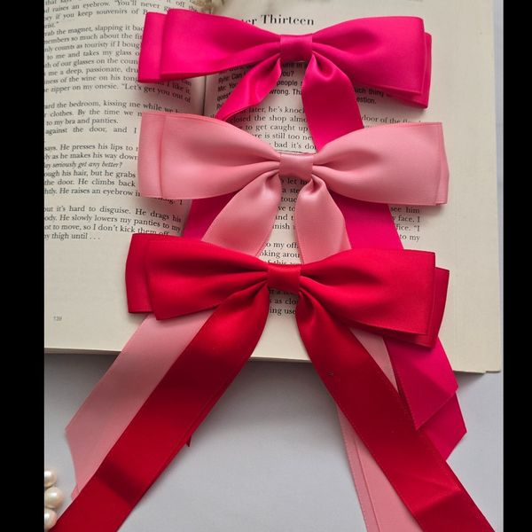 گیره انبری ساتنی دنباله دار سرخابی