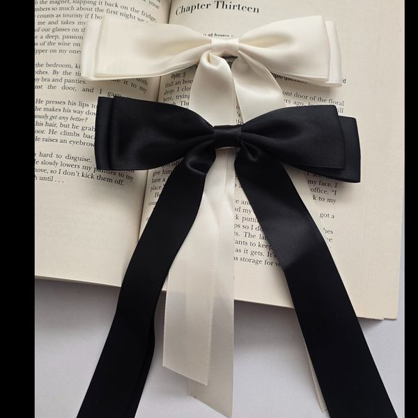 گیره انبری ساتنی دنباله دار سفید و مشکی