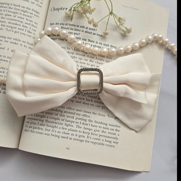 گیره فرانسوی سگک دار نگینی شیری