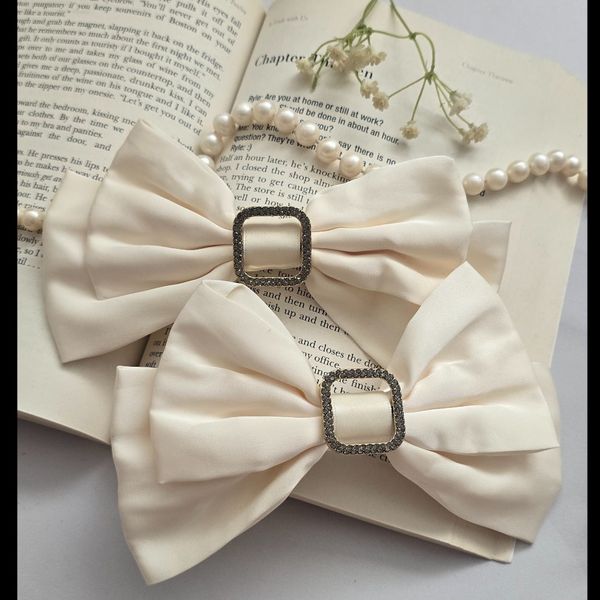 گیره فرانسوی سگک دار نگینی شیری