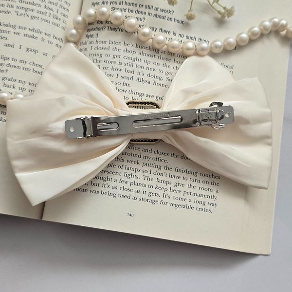 گیره فرانسوی سگک دار نگینی شیری