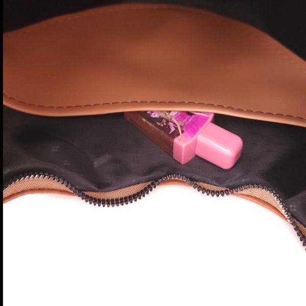 کیف دوشی چرم نوما