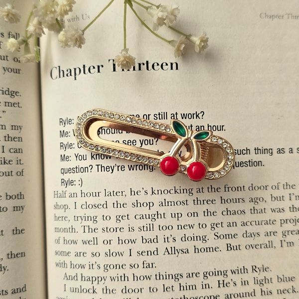 گیره فلزی آلبالویی