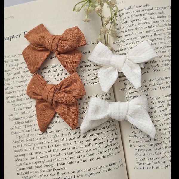 گیره انبری کوچک پشت پارچه ای