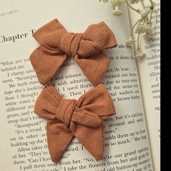 گیره انبری کوچک پشت پارچه ای