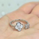انگشتر زنانه گل نگین دار فری سایز (رنگ ثابت)