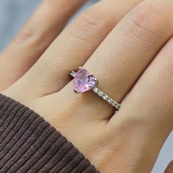 انگشتر زنانه تک نگین قلب (رنگ ثابت)