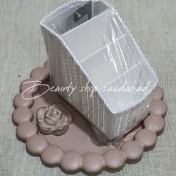 استند آرایشی پلاستیکی سفید