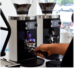 آسیاب قهوه صنعتی ترازودار مالکونیگ MAHLKONIG E80S GBW | گرایندر آندیمند حرفه‌ای با تیغه 80 میلی‌متری (Grind-by-Weight)