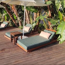 تخت کنار استخر چوبی آرژین
