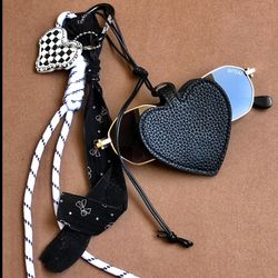 آویز کیف (چارم بگ) جای عینکی