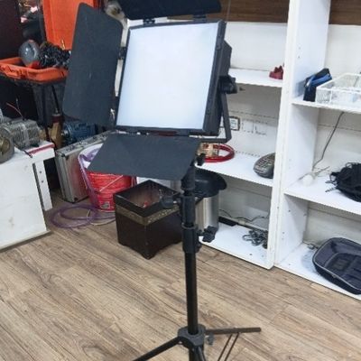 پروژوکتور 24 ولت دیمردار با سه پایه