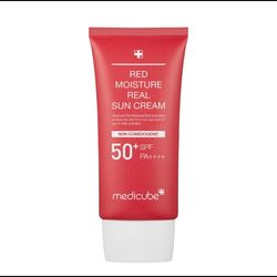 کرم ضد آفتاب مرطوب‌ کننده مدی کیوب (تسکین دهنده) SPF50 Medicube Red Moisture Real Sun Cream