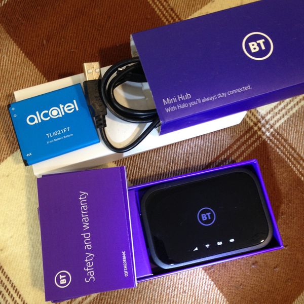 مودم قابل حمل آلکاتل مدل BT70 با پشتیبانی از 4.5G Cat7، سرعت دانلود تا 300Mbps و آپلود تا 100Mbps، وایفای دو بانده 2.4GHz و 5GH