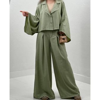 ست کراپ کت و شلوار