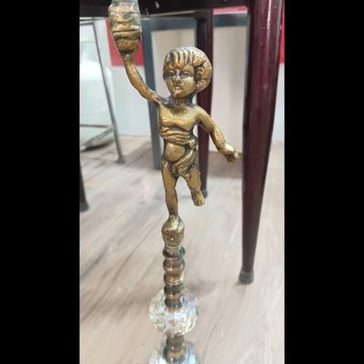 شمعدان برنزی آنتیک و نفیس با طراحی کلاسیک اروپایی