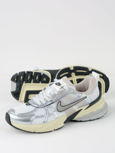 کتانی Nike V2K