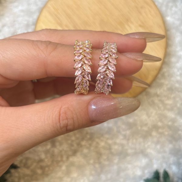 گوشواره نگین دار رنگ صورتی پاستیل طرح گندم