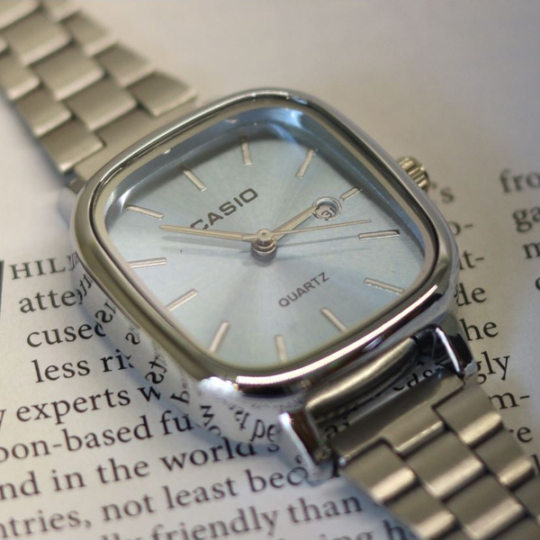 ساعت کاسیو الد مانی آبی روشن بند استیل